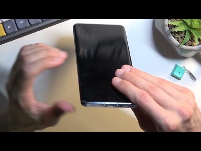 Video thumbnail for How to Insert the Nano SIM into HONOR Magic4 Pro