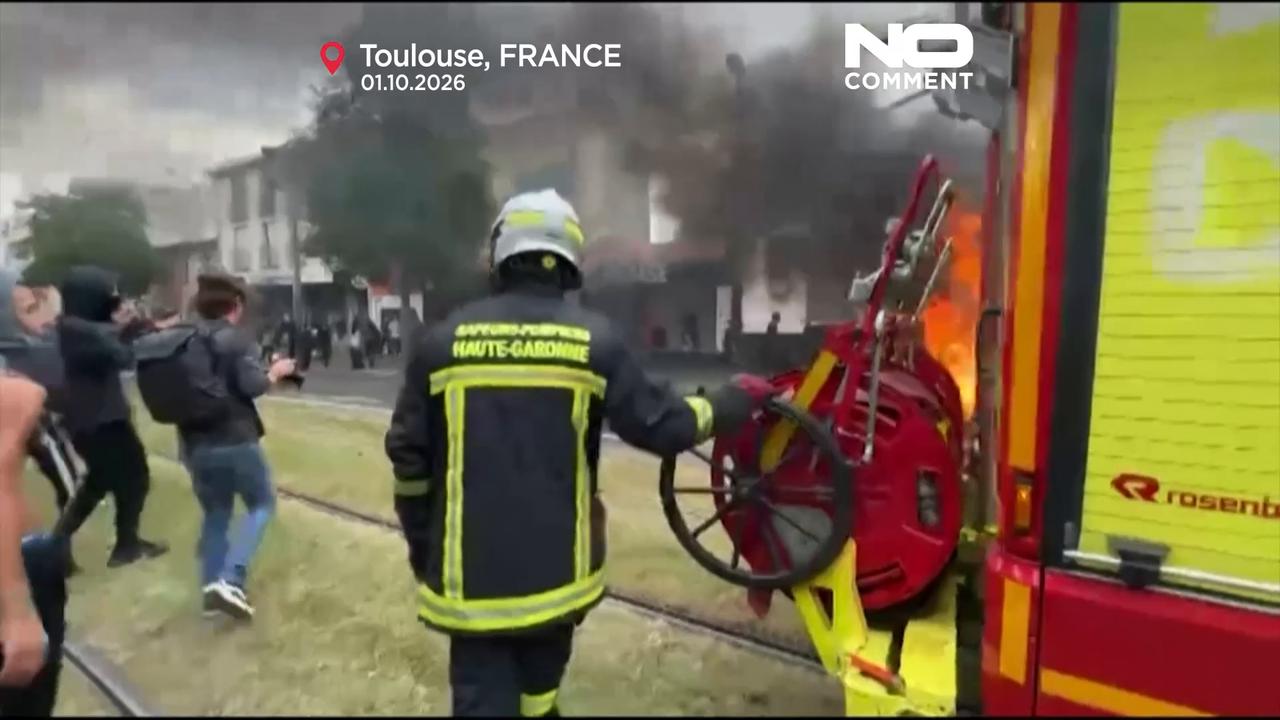 Video thumbnail for French students clash with police as school protests spread nationwide
