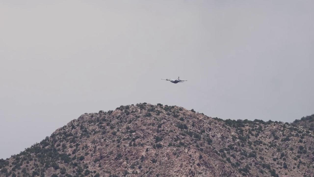Video thumbnail for US: Air Tankers Launch Massive Retardant Drop On Wood Canyon Fire Near Las Vegas.