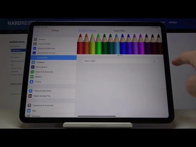 Video thumbnail for How to Enable Black&White Display in APPLE iPad Pro 11 (2020) - Monochromacy Screen