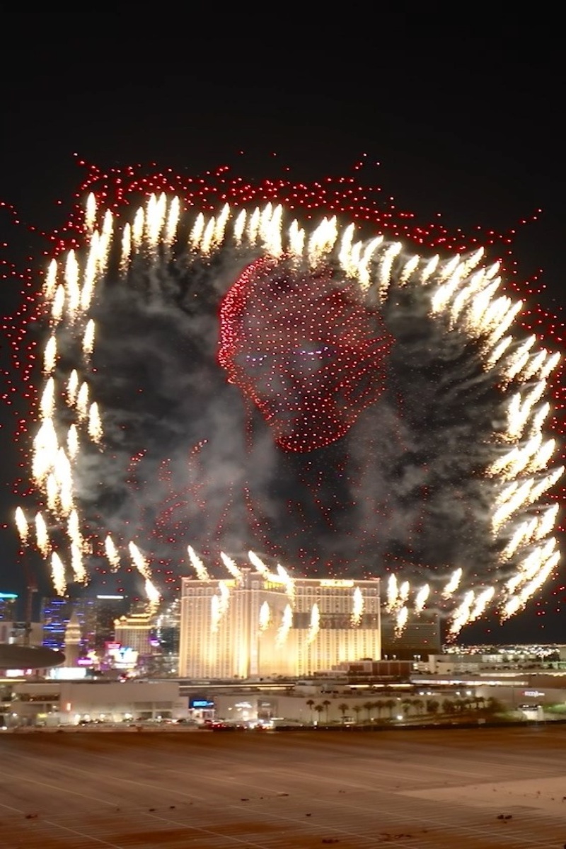 Video thumbnail for Largest aerial display of a fictional character formed by drones - 4,979 by Sky Elements