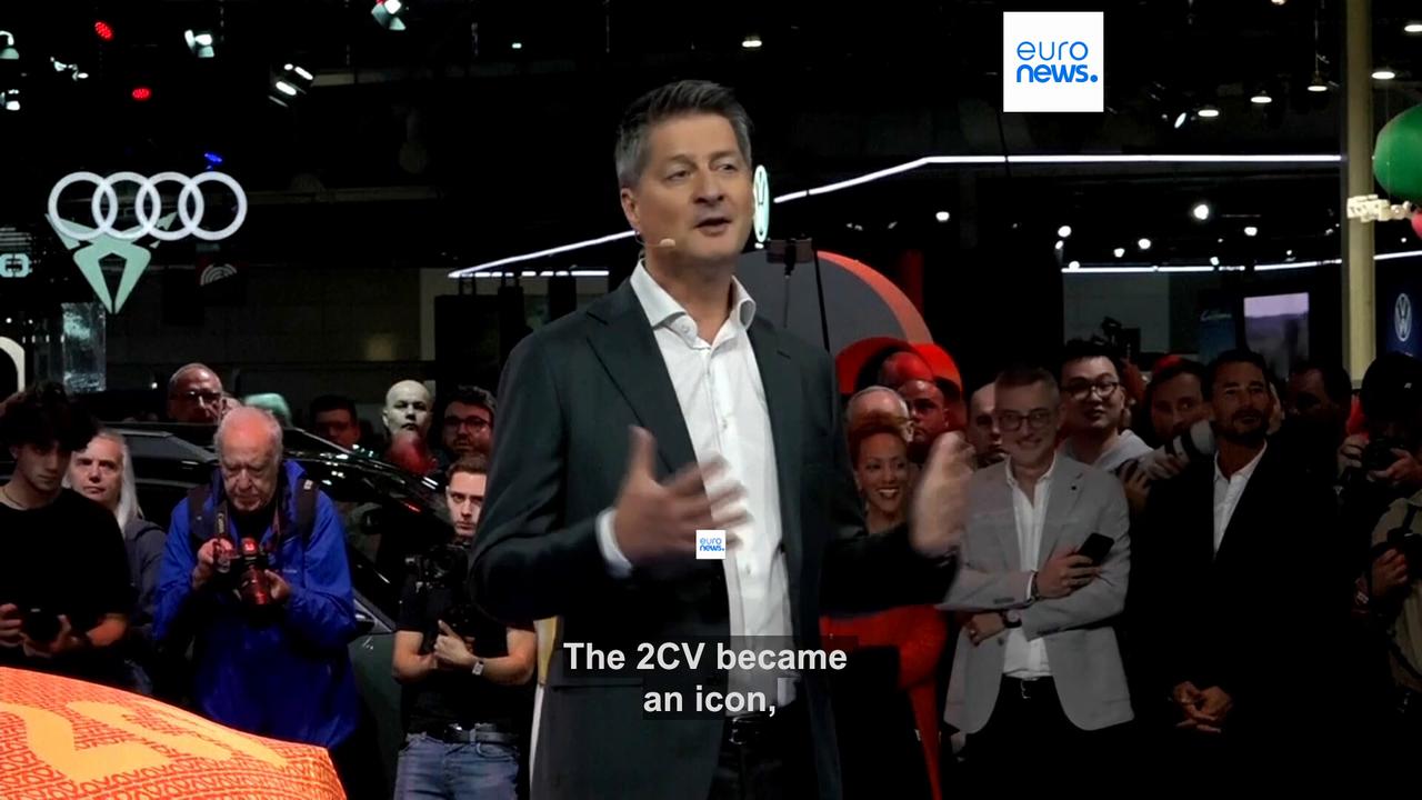 Video thumbnail for Citroën's iconic 2CV returns as an all-electric model