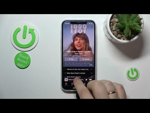 Video thumbnail for What Does the Star Mean on Apple Music?
