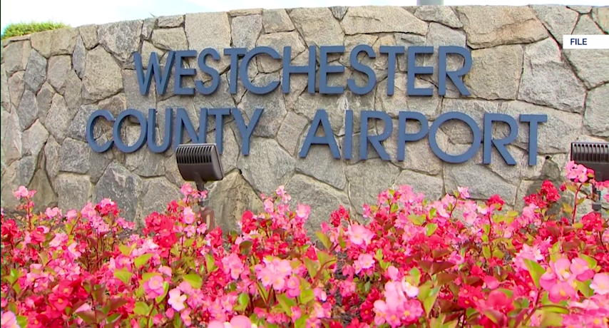 Video thumbnail for JetBlue flight struck by lightning after takeoff from Westchester County Airport