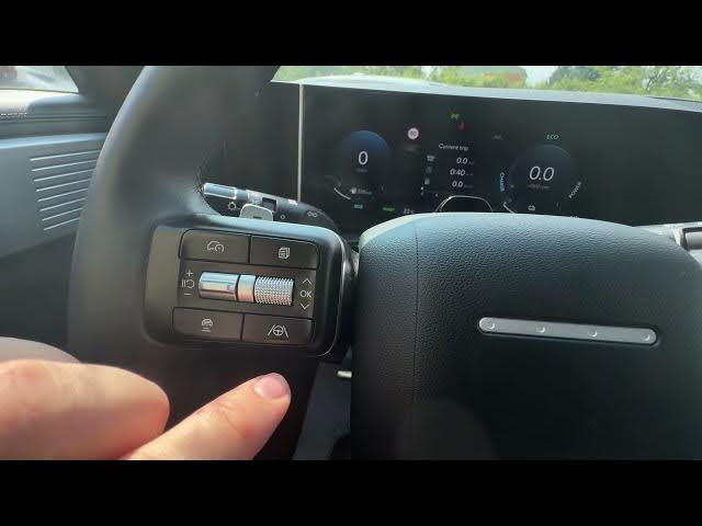 Video thumbnail for HYUNDAI Santa Fe V - How to Manage Steering Wheel Buttons
