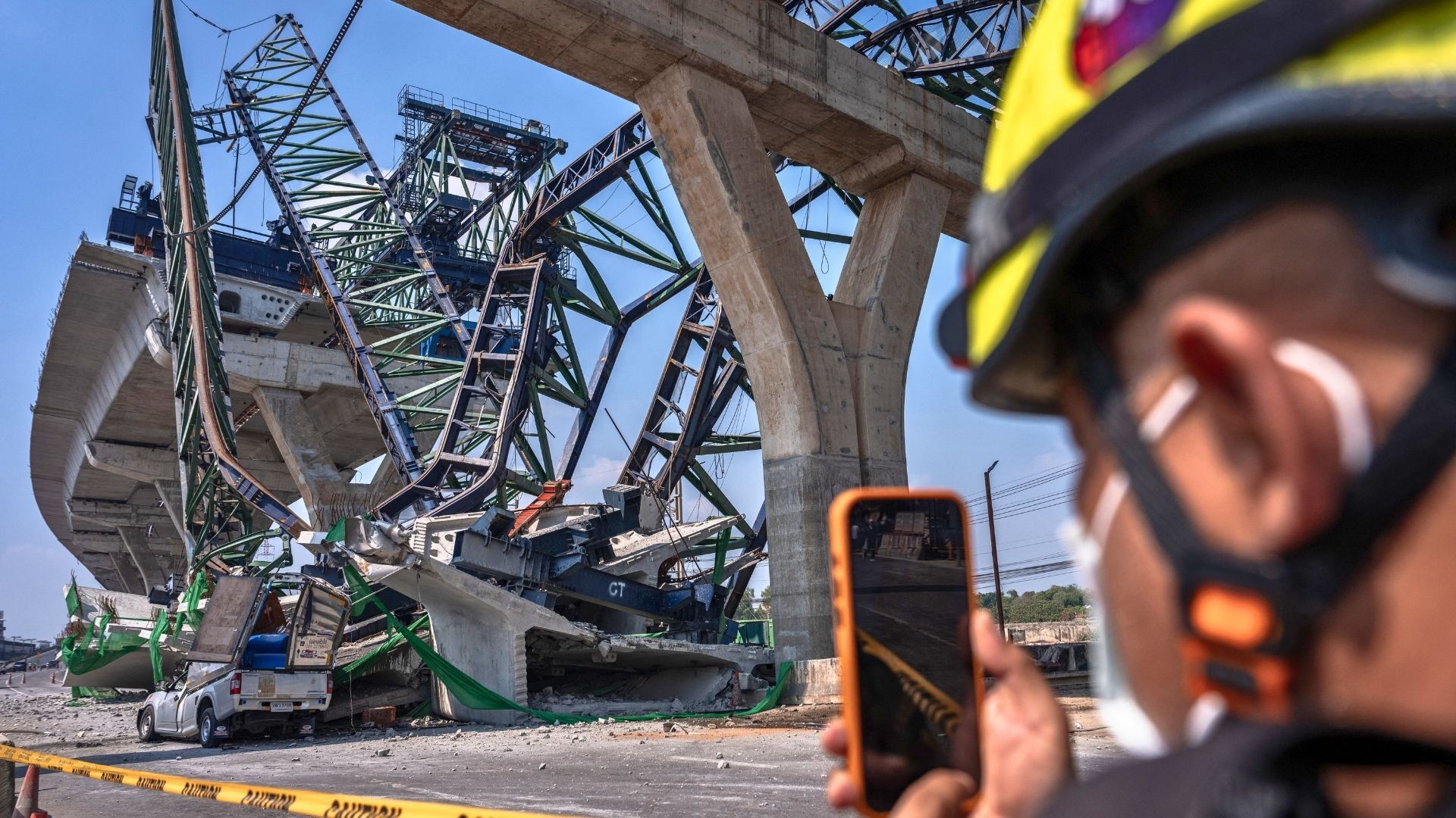 Video thumbnail for Another crane collapses in Thailand, killing two, after 32 die previous day