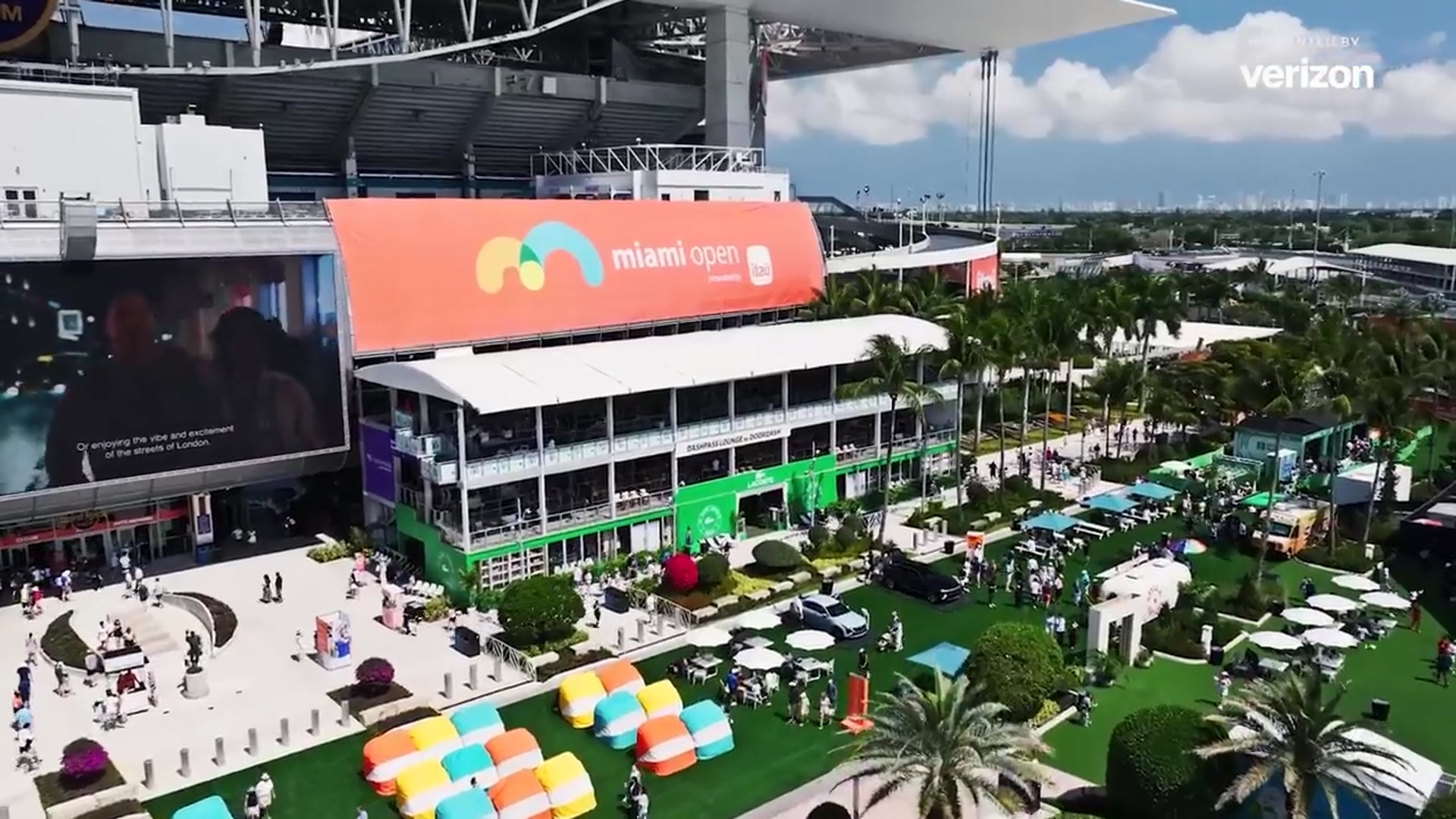 Video thumbnail for How a Miami Stadium Feeds Over 30 000 Fans Each Day Large Format(720P HD)