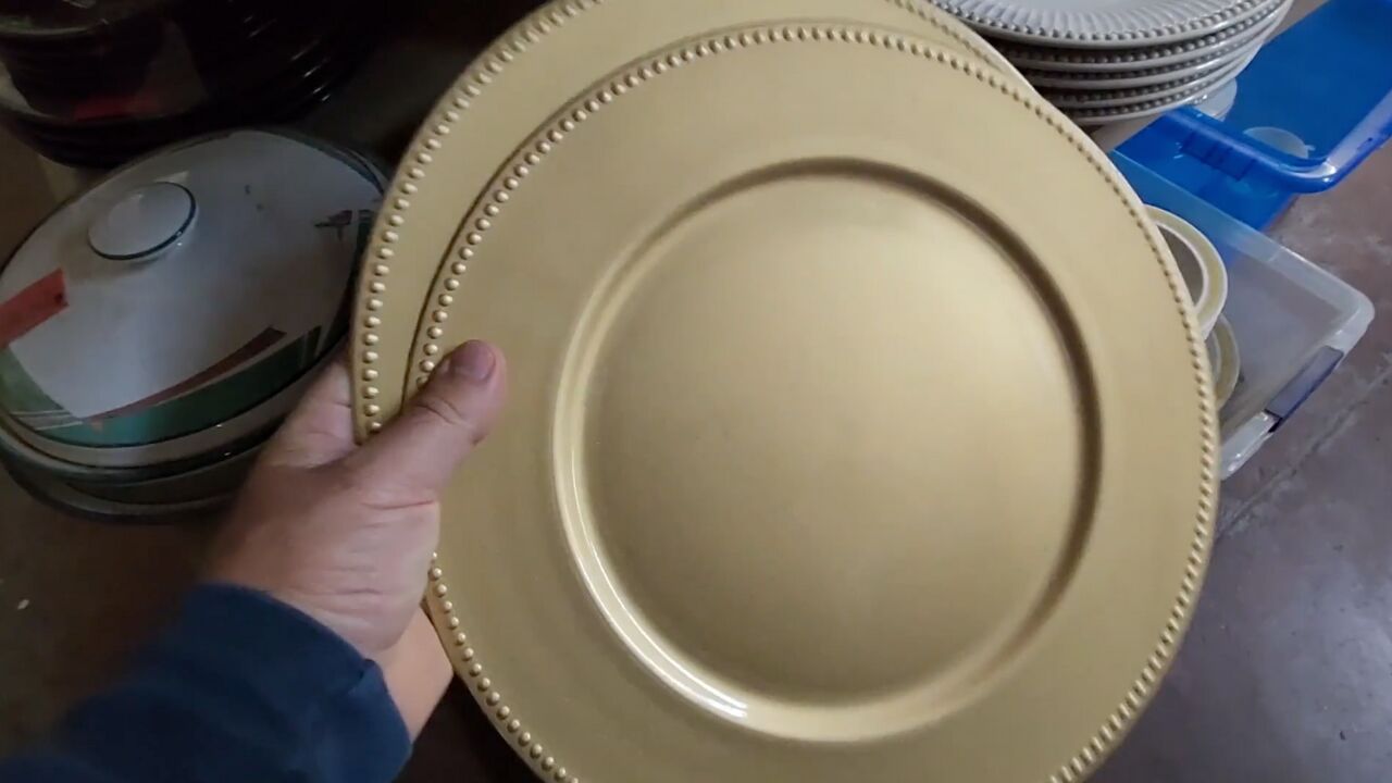 Video thumbnail for Run to the thrift store for plates - this Christmas idea is genius!