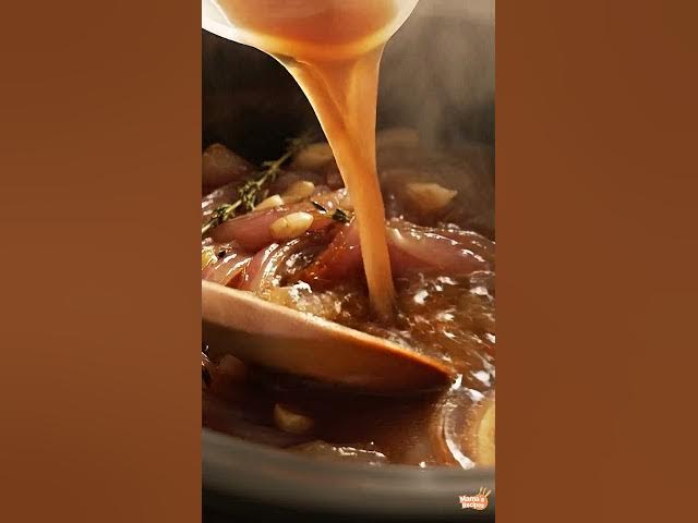 Video thumbnail for Slow Cooker French Onion Soup with Caramelized Onions