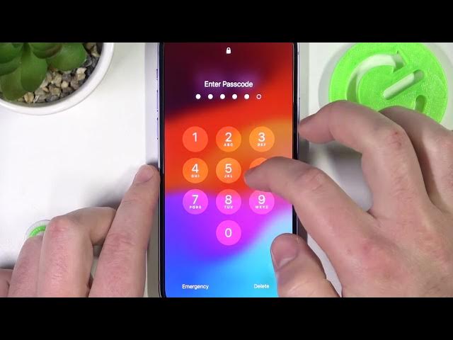 Video thumbnail for How to Use Charging Screen Bedside Mode on Apple Watch