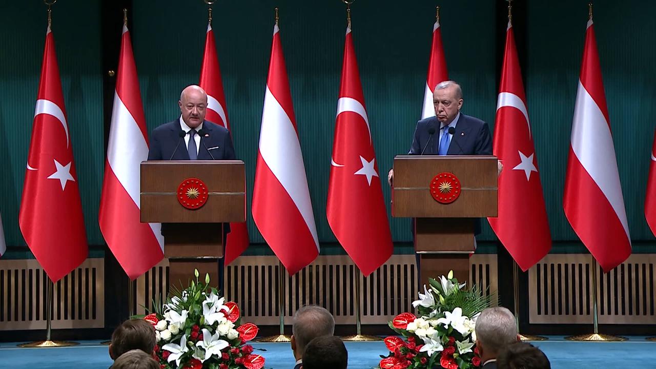 Video thumbnail for Türkiye: Austrian chancellor praises Türkiye's efforts to end Russia-Ukraine war, regional role.