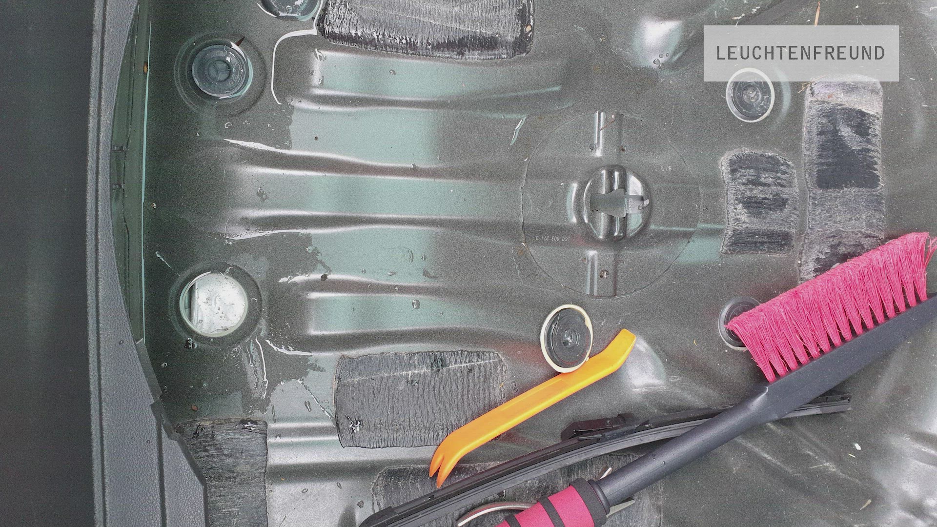 Video thumbnail for Seat Leon: Zwangsentlüftung Tauschen - So Vermeidest Du Wasserschäden im Kofferraum