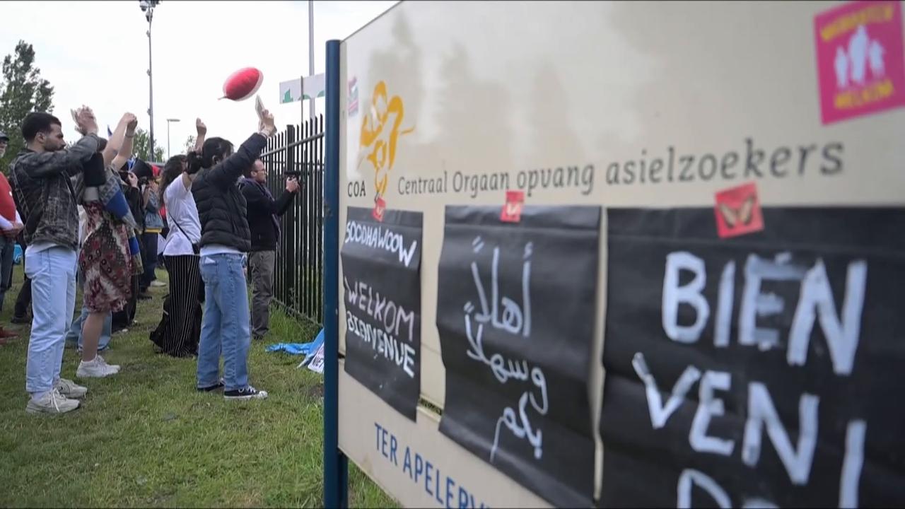 Video thumbnail for Caribbean Netherlands: Large crowds force far-right groups to cancel protest outside Dutch asylum center in Ter Apel.