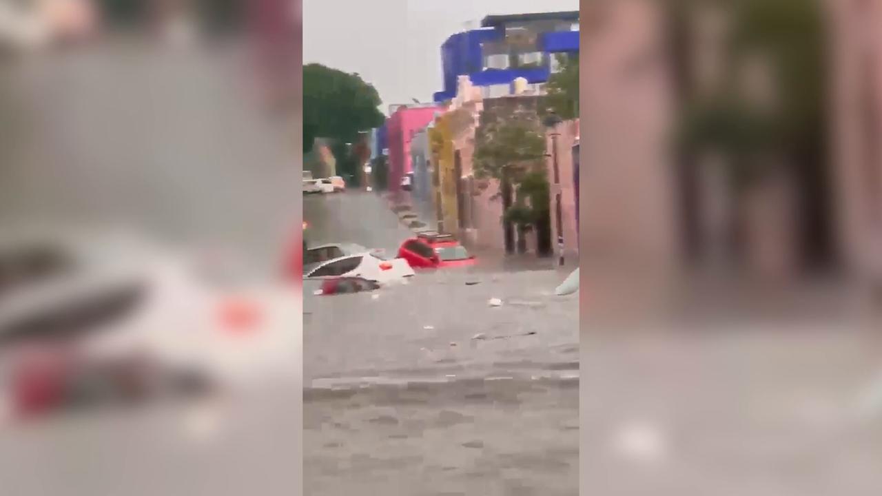 Video thumbnail for Mexico: Torrential rain leaves vehicles submerged as flooding hits Puebla.