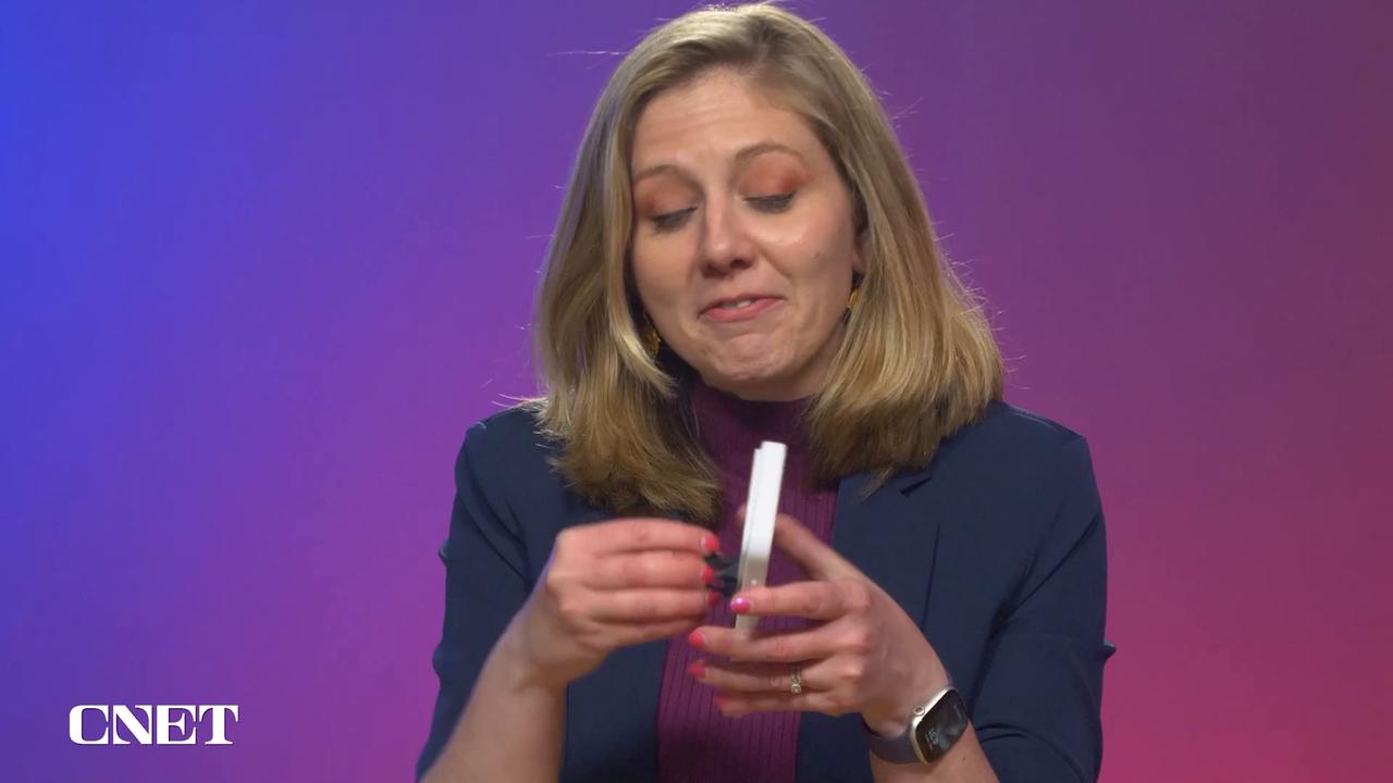 Video thumbnail for Flat PopSockets Might Lure More Men: Hands-On With Low-Pro Grips