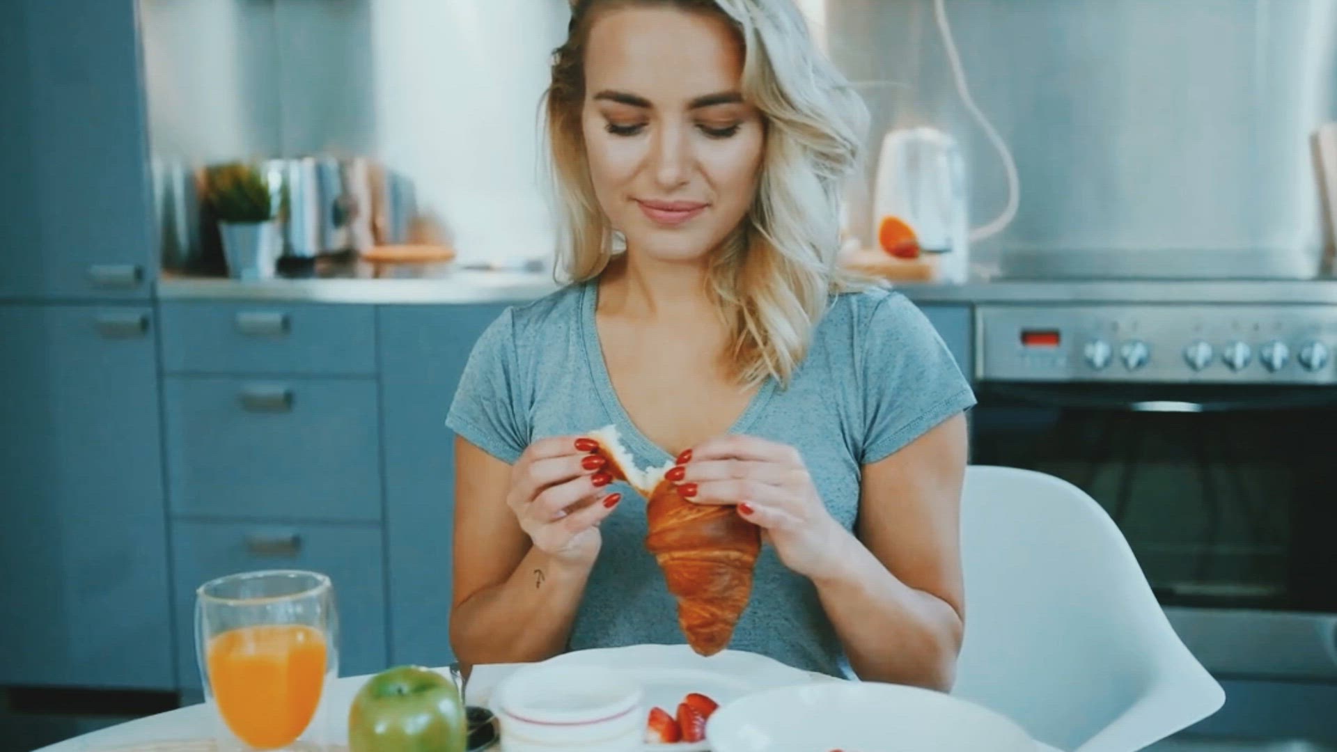 Video thumbnail for American Breakfast Sandwich with Bacon, Egg, and Cheese Recipe