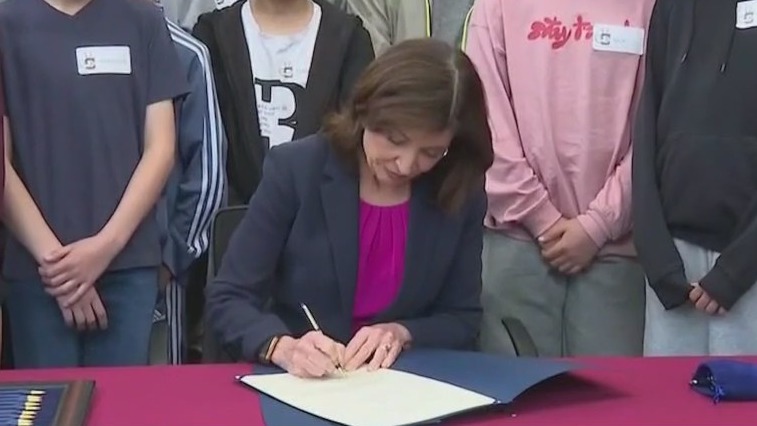 Video thumbnail for Hochul approaching deal to sign, veto bills