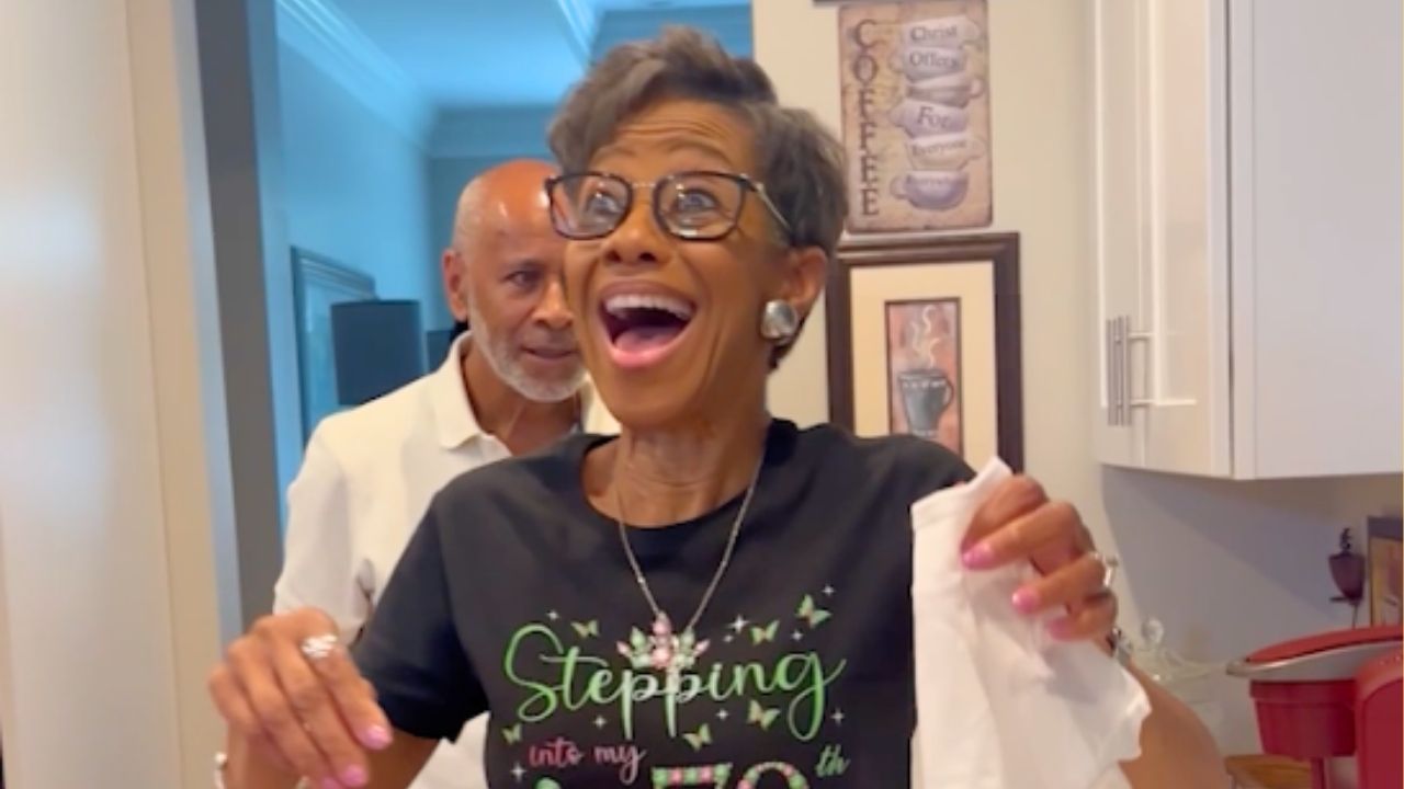 Video thumbnail for Grandma Screams In Shock When Second Babygrow Reveals Twins