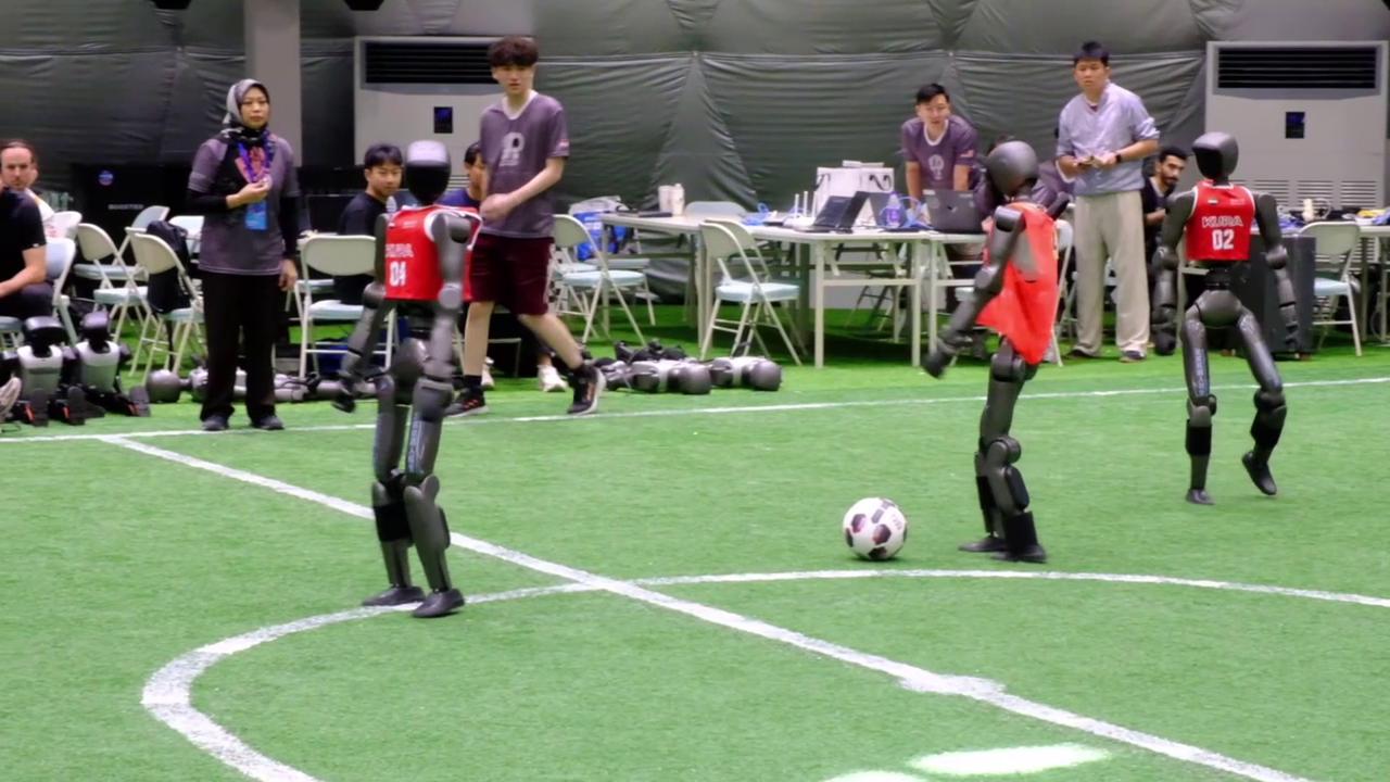 Video thumbnail for Int'l robot soccer teams gear up for upcoming 2nd World Humanoid Robot Games.