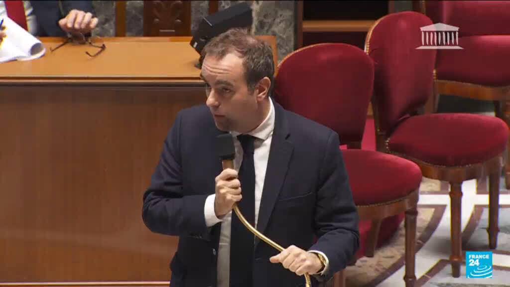 Video thumbnail for France: Crucial vote for social security budget