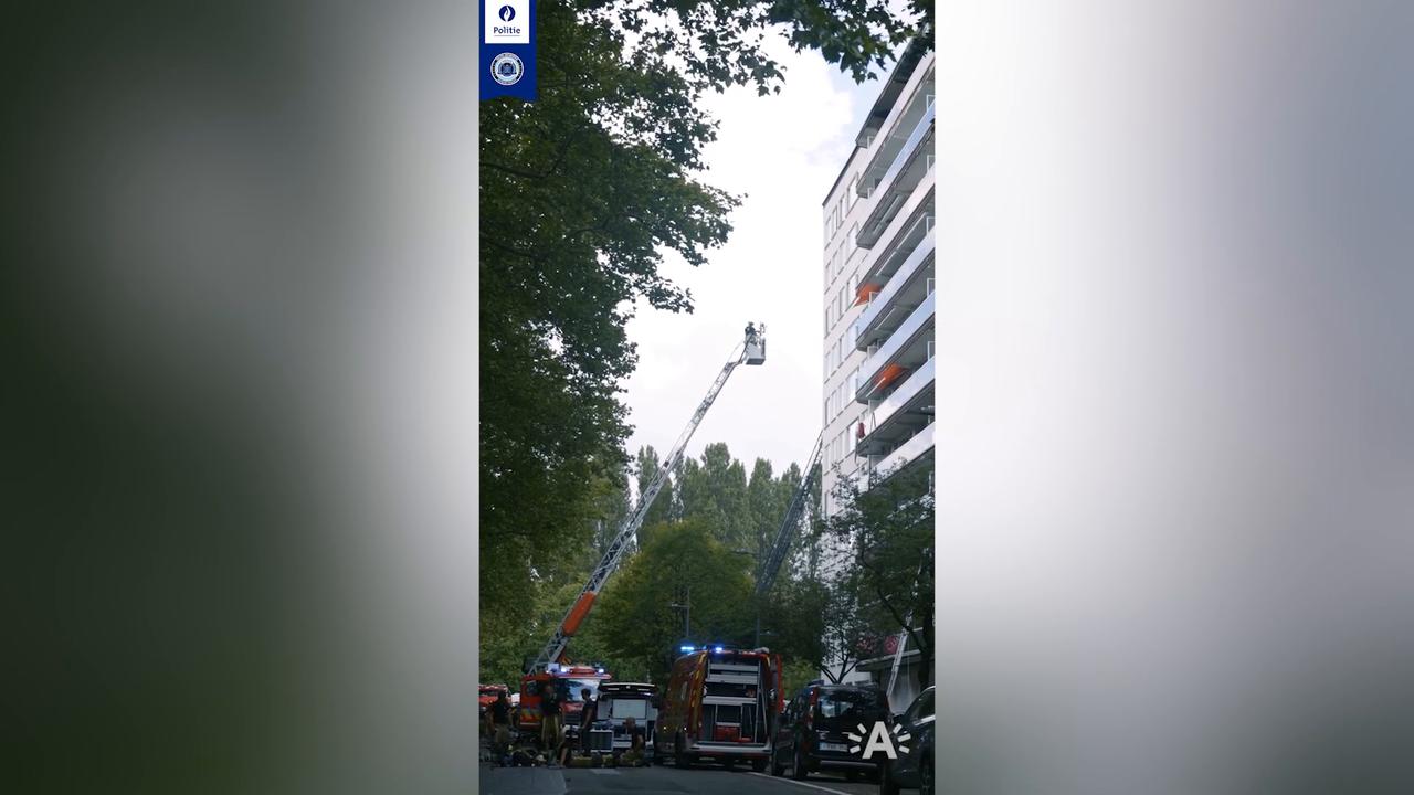 Video thumbnail for Belgium: 5 dead, 16 injured in apartment building fire in Belgian city of Antwerp.