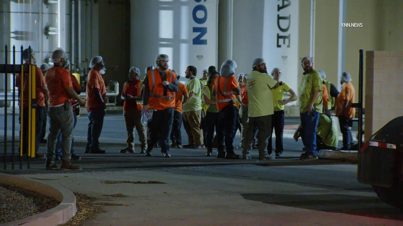 Video thumbnail for US, Phoenix: Tolleson PepsiCo Facility Evacuated Due To Lithium Ion Battery Fire.