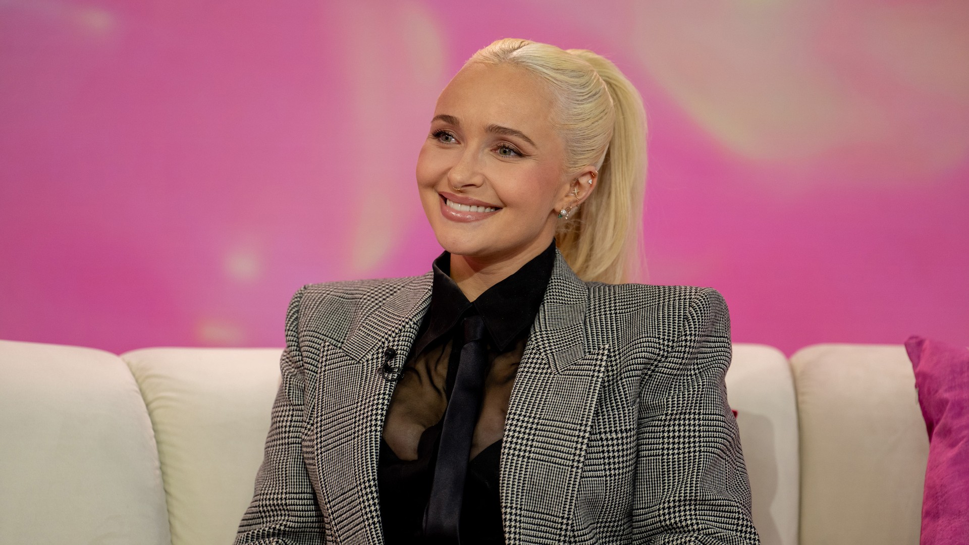 Video thumbnail for Longtime actress Hayden Panettiere, known for ‘Nashville’ and ‘Remember the Titans,’ dies at 36