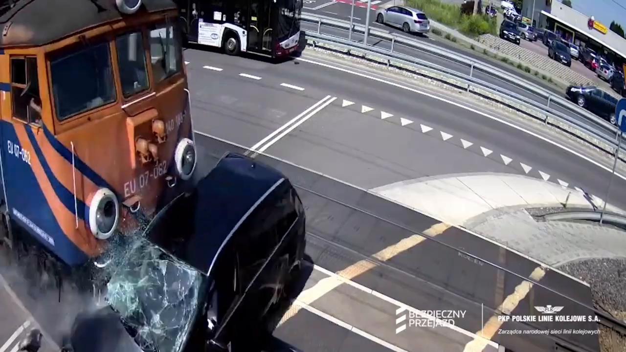 Video thumbnail for Poland: MOMENT - 2 injured after freight train rams into vehicle in Poland.