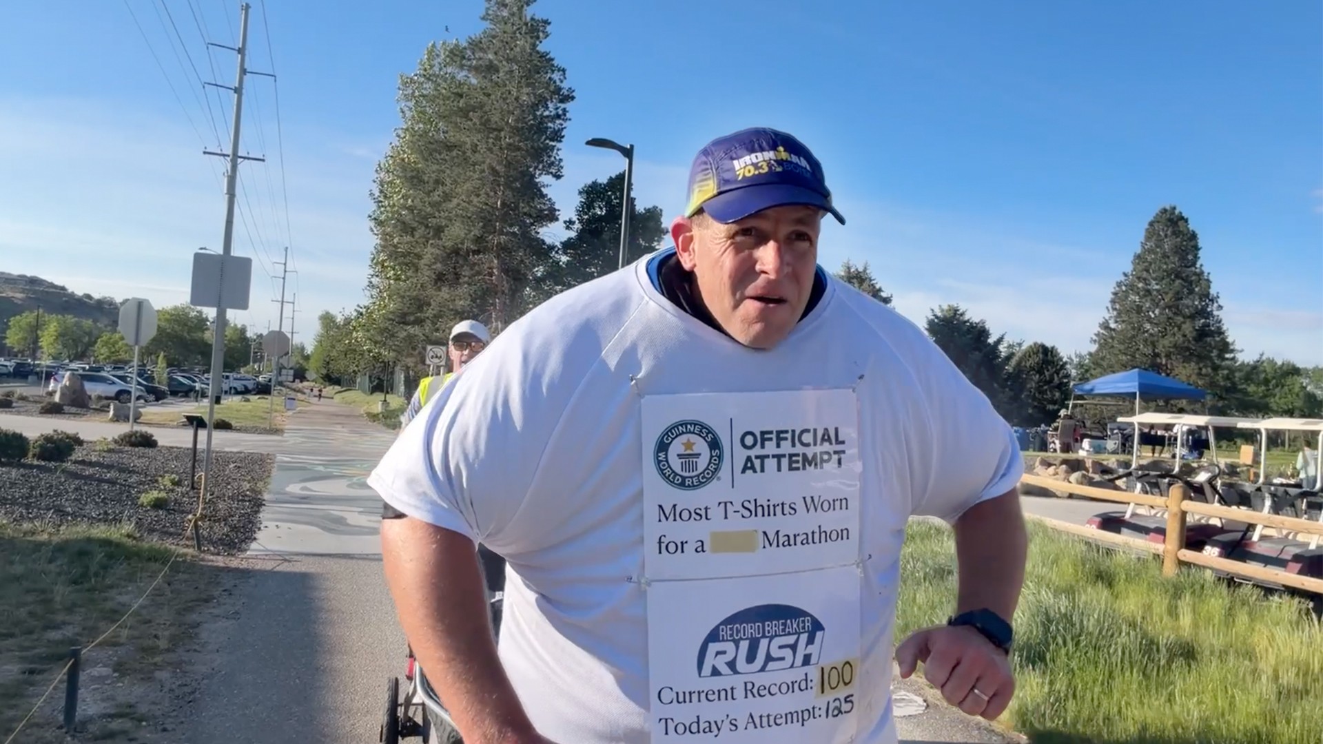 Video thumbnail for Most t-shirts worn during a marathon (male) - 125 by David Rush