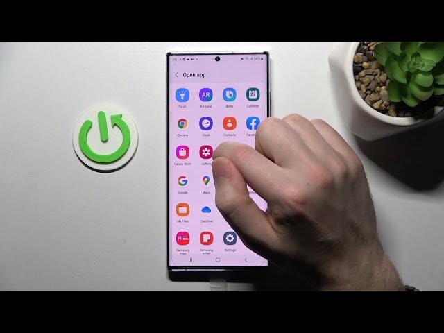 Video thumbnail for Samsung Galaxy S22 Ultra - How To Customize Quick Launch