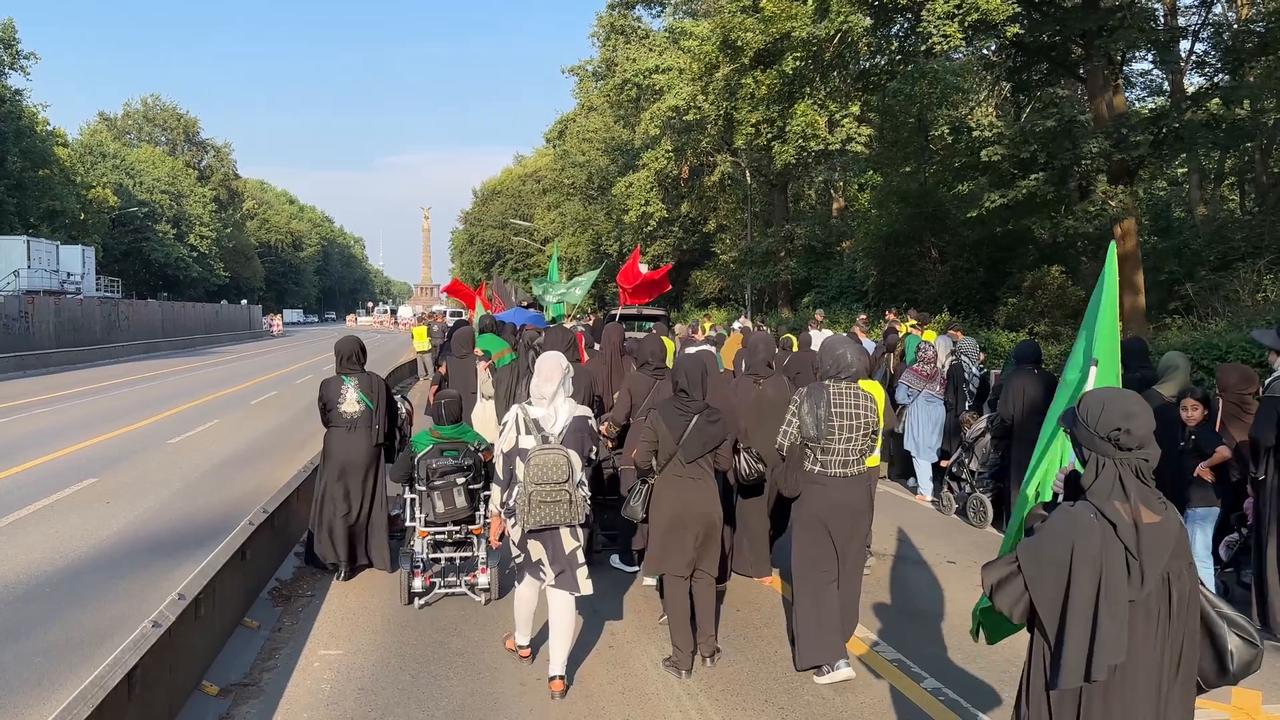 Video thumbnail for Germany: Shiite Ashura Procession Moves Through Berlin.