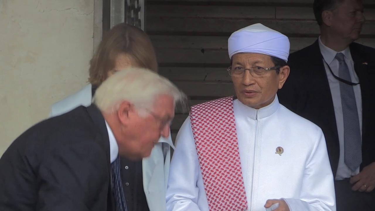 Video thumbnail for Indonesia: German president, first lady visit landmark religious sites in Jakarta.