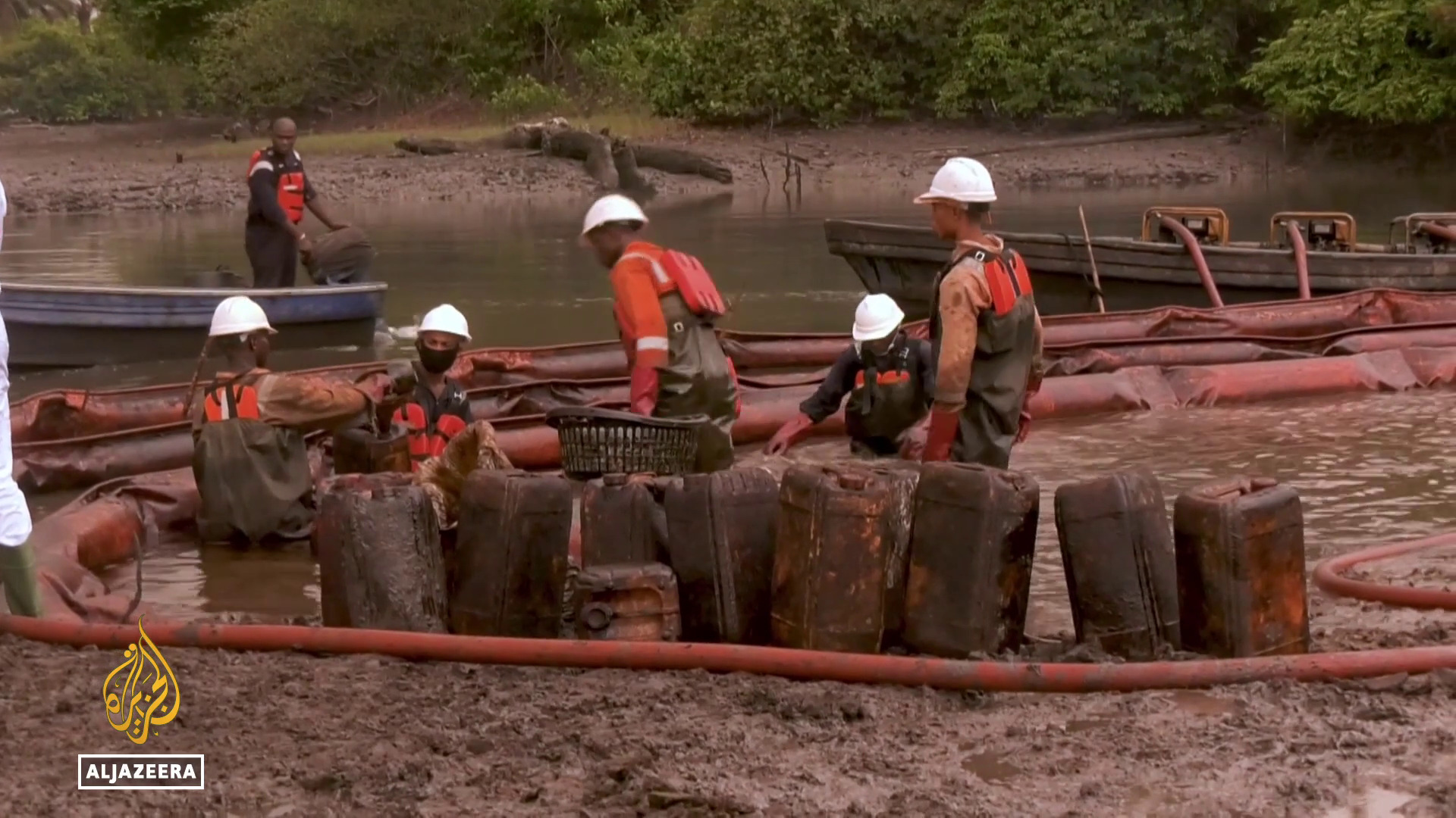 Video thumbnail for Nigeria’s plan to boost delta drilling : Fresh oil spills hits Ogoni community