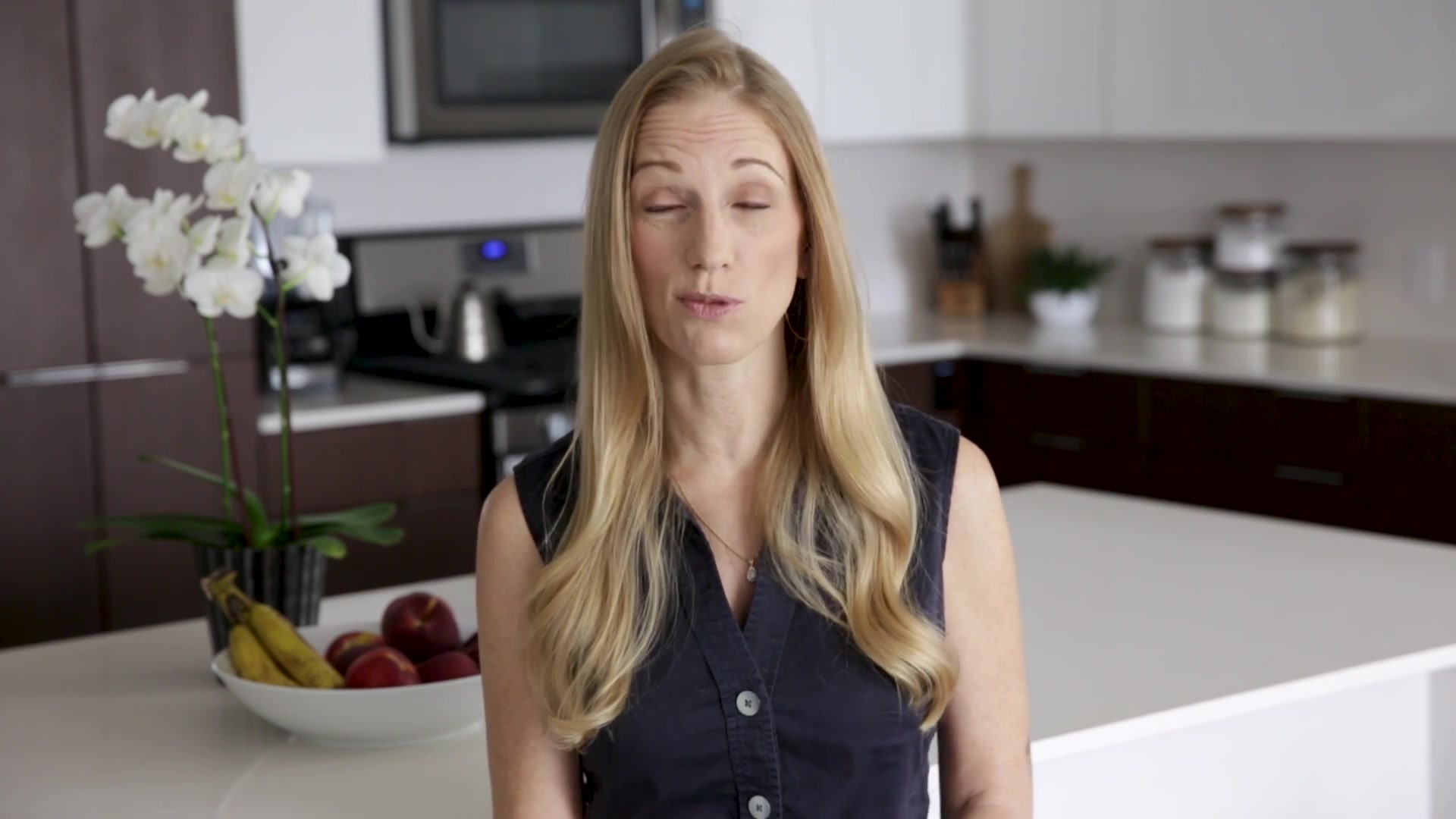 Video thumbnail for 11.PEACH BREAKFAST SMOOTHIE ¦ with chia = best breakfast smoothie (1080p 24fps)