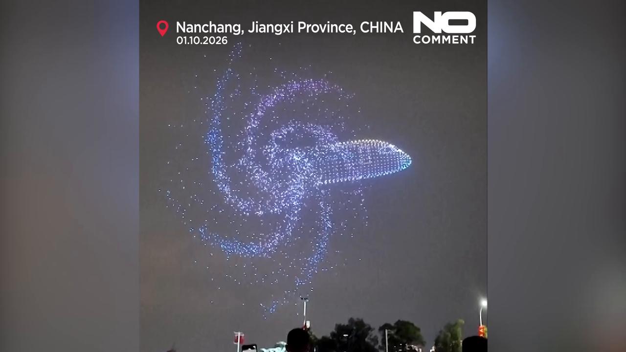 Video thumbnail for 5,000 drones turn China’s night sky into a giant light show