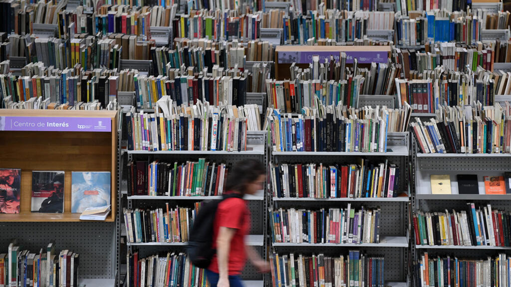 Video thumbnail for France enters literary season amid publishing industry crisis