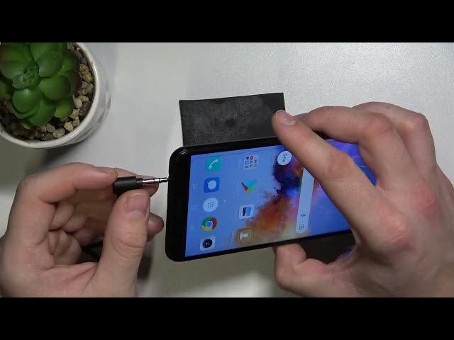 Video thumbnail for How to Connect Headphones to HONOR 7X- Plug In Headphones