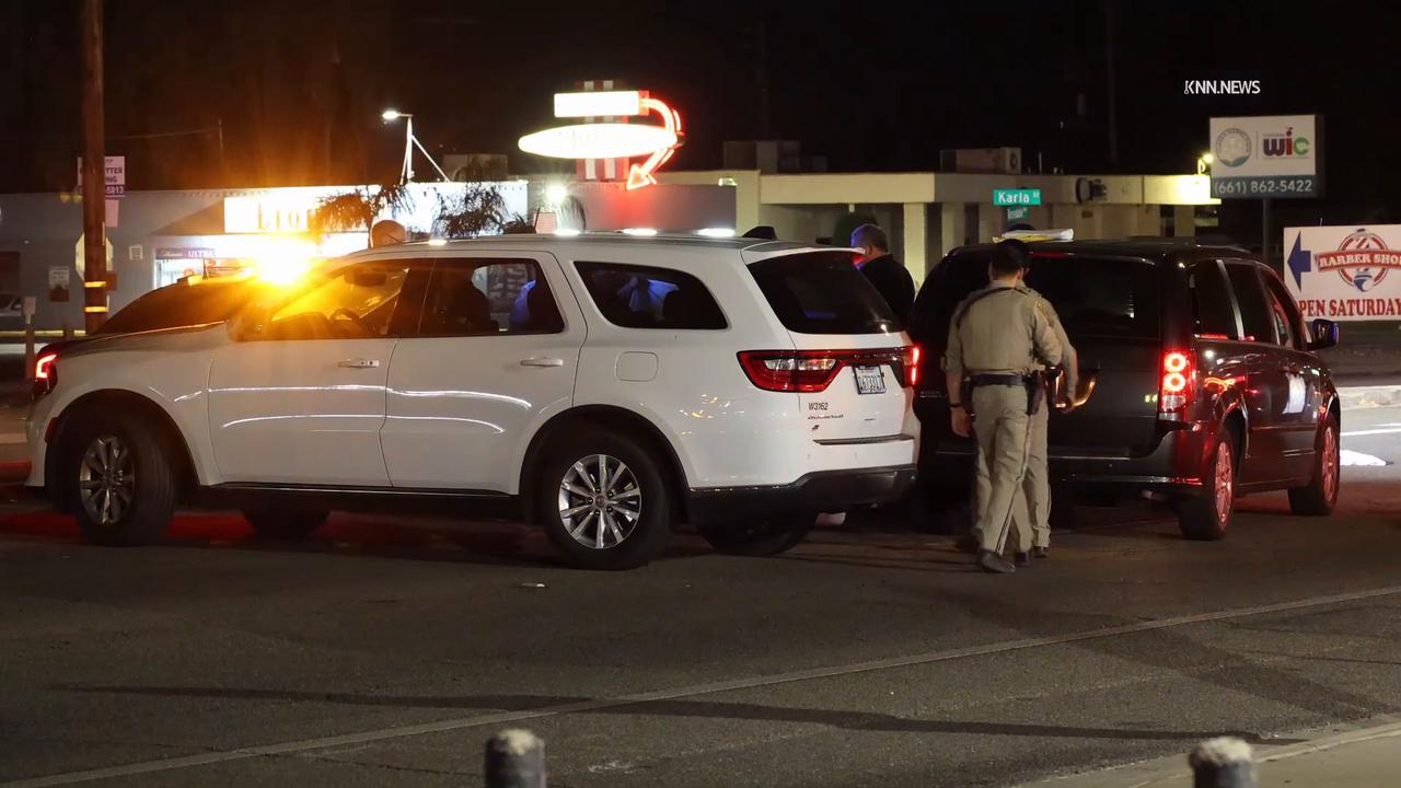 Video thumbnail for US, Bakersfield: Bakersfield Pedestrian Killed in Collision on Rosedale Highway.