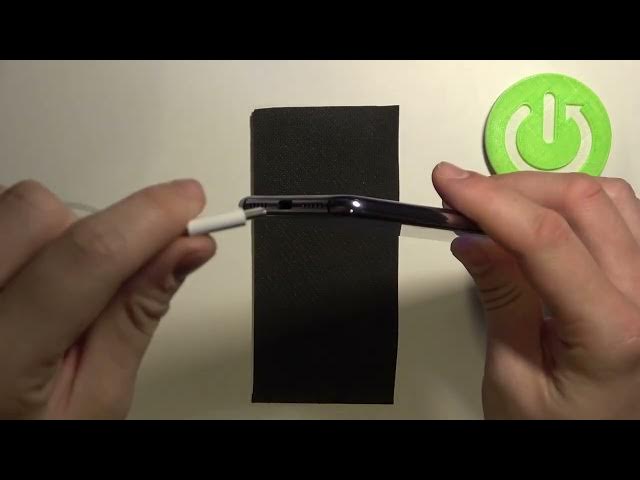 Video thumbnail for How to Connect Headphones to HUAWEI P20 Pro – Find Headphones Slot