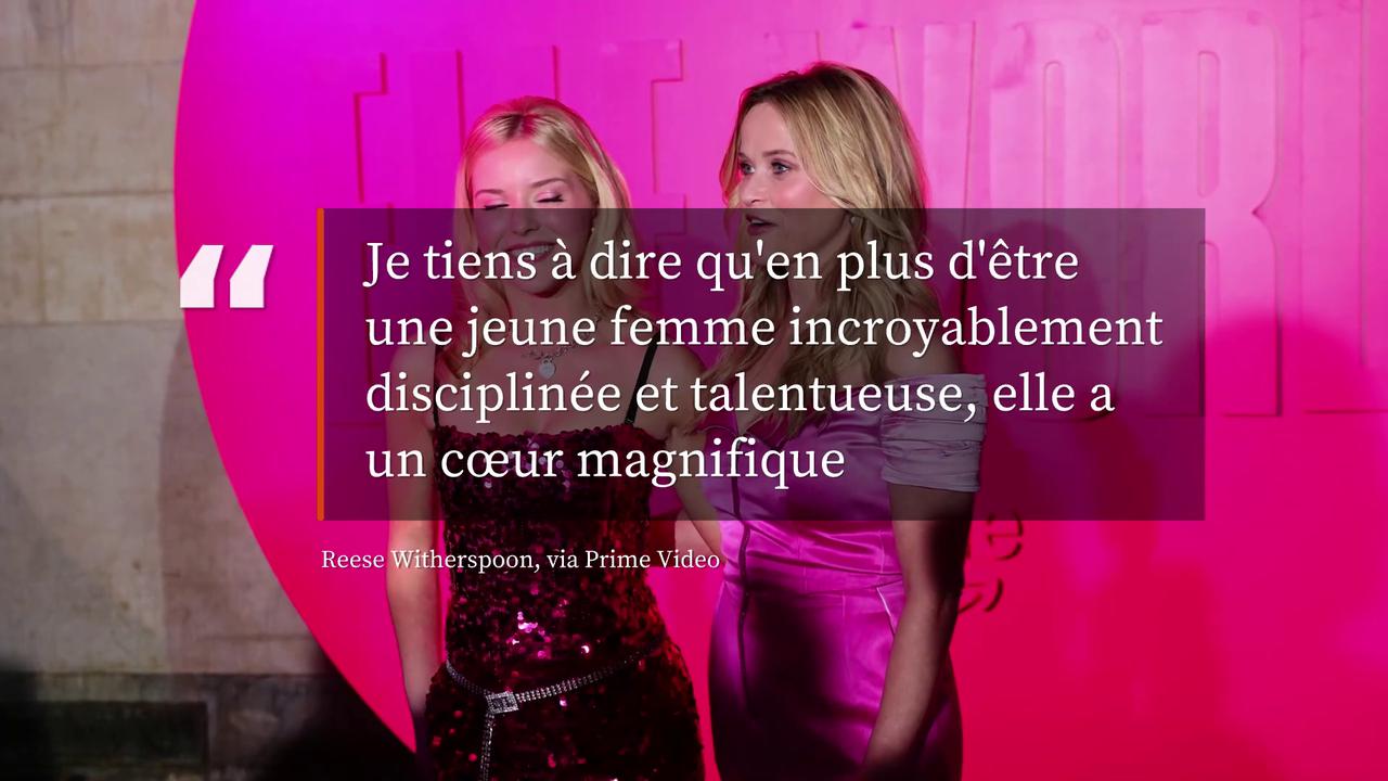 Video thumbnail for Reese Witherspoon passe le «flambeau rose» à Lexi Minetree.