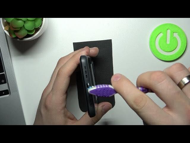 Video thumbnail for How to Clean the USB Port on the TCL 306 Using the Household Items