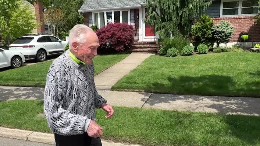 Video thumbnail for 99-year-old WWII vet from LI heads to DC for emotional Honor Flight