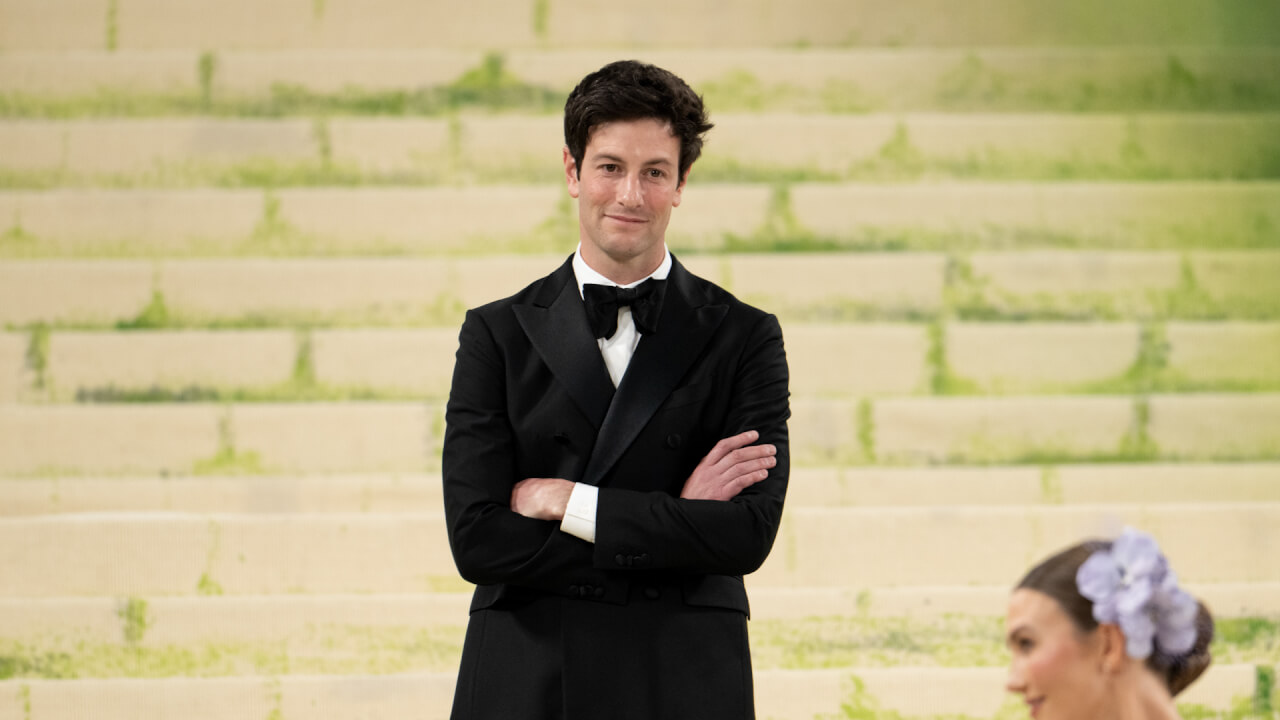 Video thumbnail for Josh Kushner is buying the LA Lakers for $12.5 billion