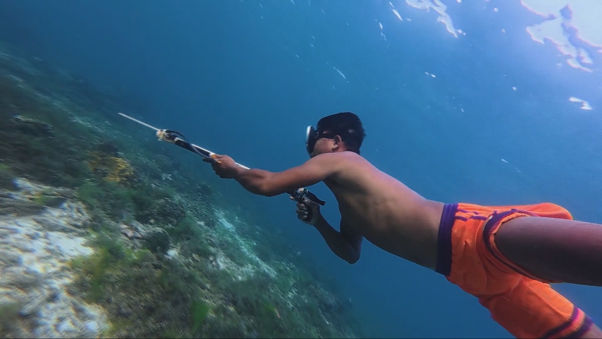 Video thumbnail for Philippines’ ‘sea nomads’ navigate fuel price surge driven by the war on Iran