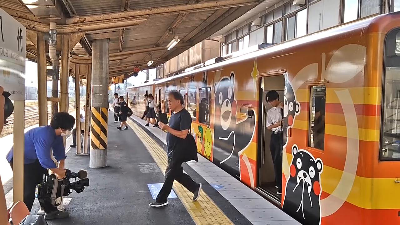 Video thumbnail for Japan: Railway service resumes after powerful quake.