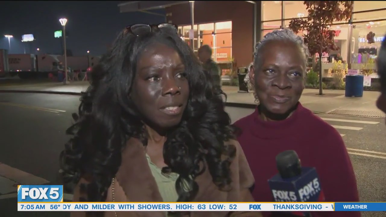 Video thumbnail for Thanksgiving travelers hit the roads early to beat record crowds