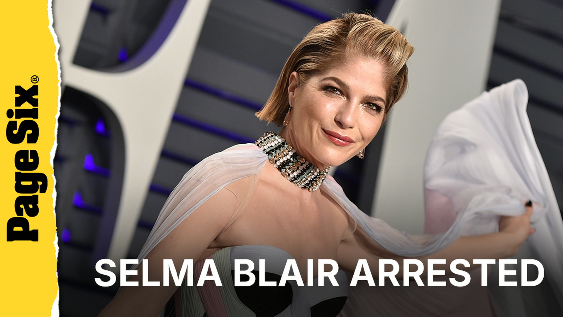 Video thumbnail for Selma Blair arrested after biting flight attendant, kicking cop in head during violent plane incident