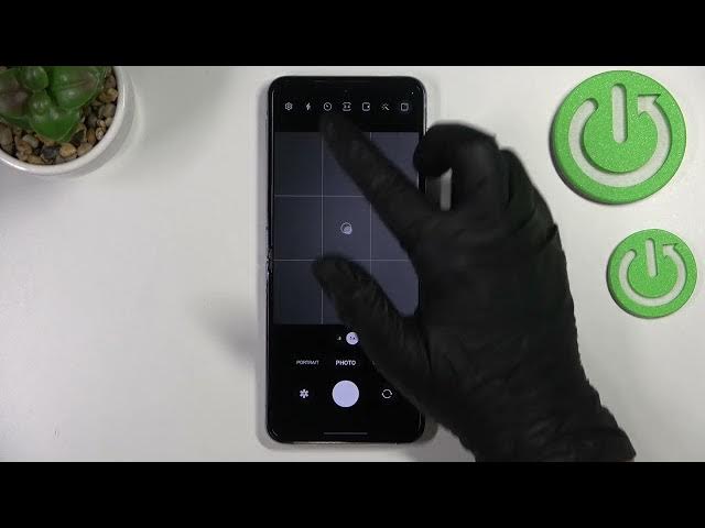 Video thumbnail for How to Activate Camera Timer on Samsung Galaxy Z Flip4 - Adjust camera timer