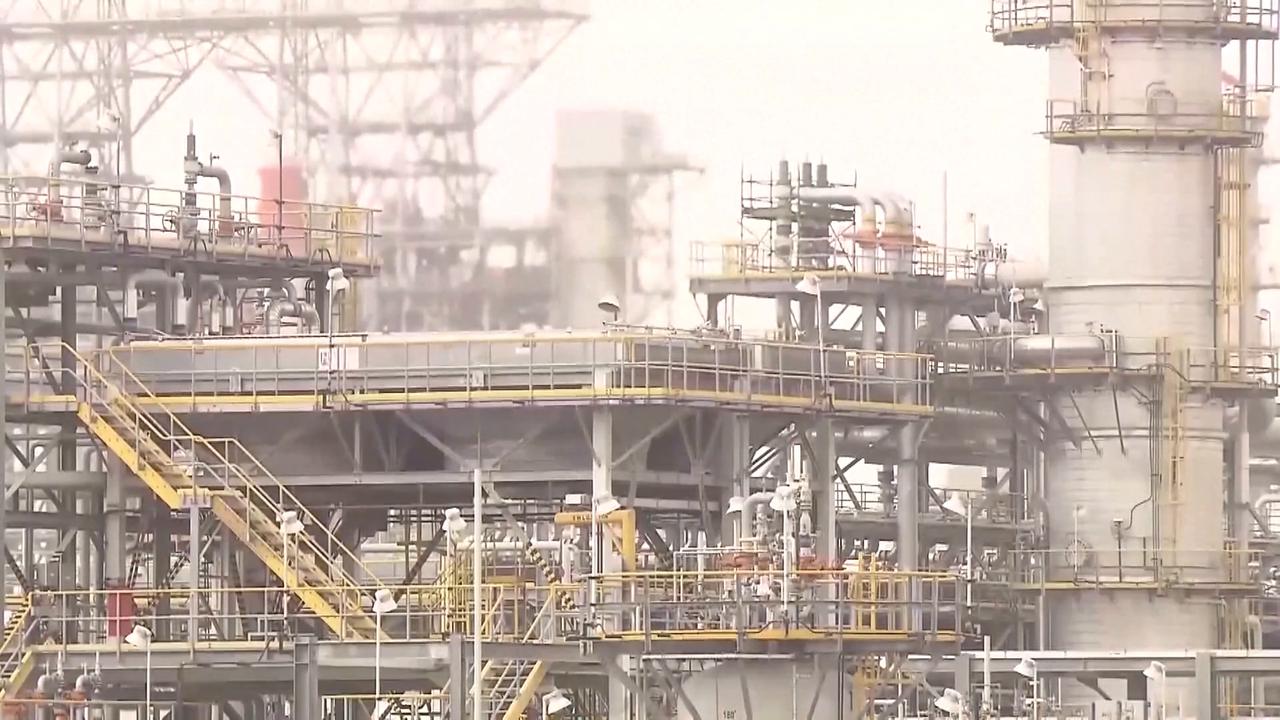 Video thumbnail for Saudi Arabia: Yemen's Houthis claim attack on Aramco facility in Riyadh.