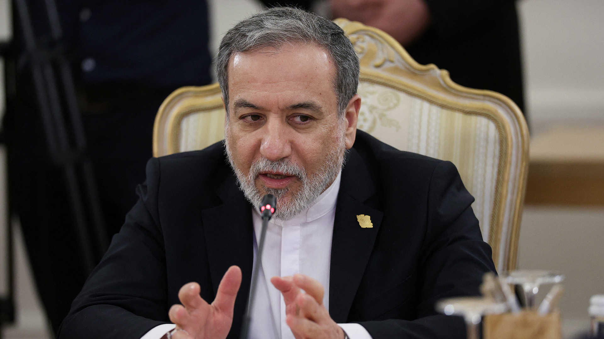 Video thumbnail for Iran’s FM says ready for war or dialogue over US threats